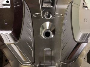 汽車(chē)燈裝飾模具鐳雕